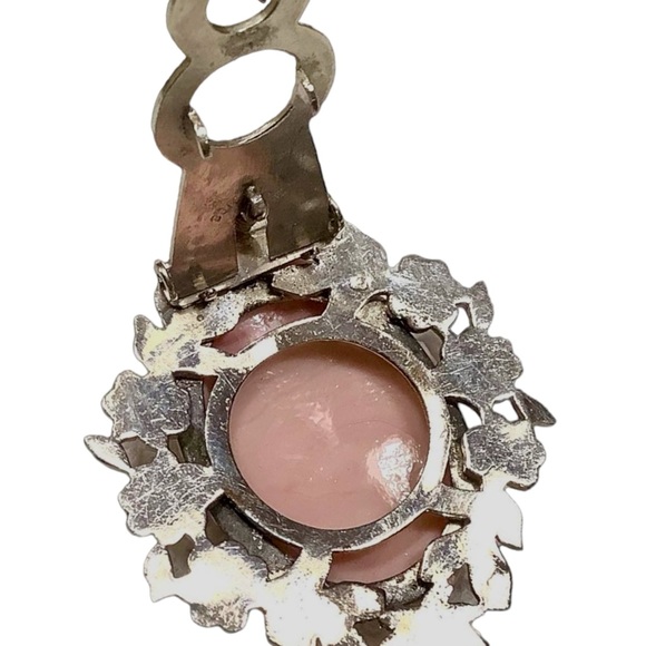 2 Vintage Signed Coro Pink Floral Molded Glass & White Enamel Flower Dress Clips - Picture 6 of 8